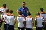 taktisk. Louis van Gaal (midt) har fået orden på de hollandske egoer, som nu fungerer som hold. 