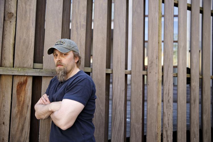 Skandale. Journalist Ken B. Rasmussens bog om Se og Hør løftede sløret for brug af ulovlig overvågning, som har været kendt af medarbejdere helt op til direktionsniveau. 