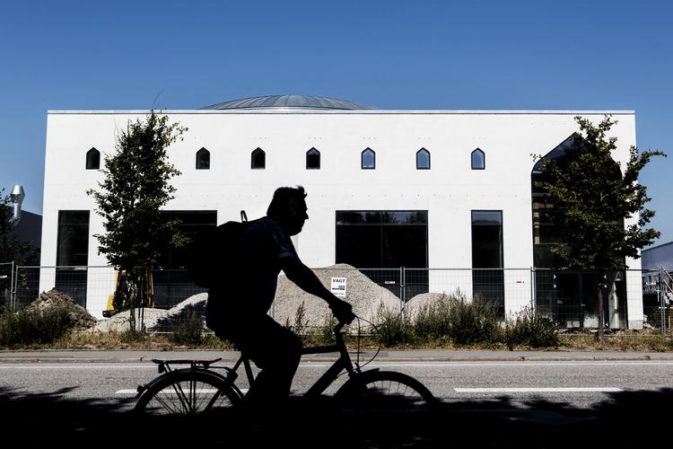 Landsbytosser. Højreorienterede ekstremister bliver ikke taget seriøst, mens islamister vækker voldsomme reaktioner. 