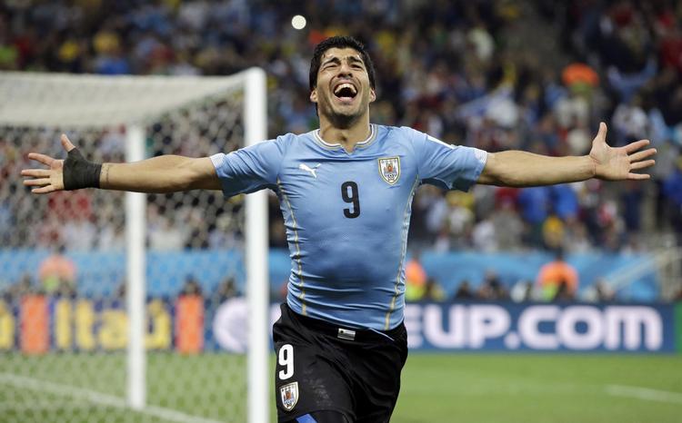 IKON. Luis Suarez er stadig en del af Uruguays VM-trup - i hvert fald i ånden. 