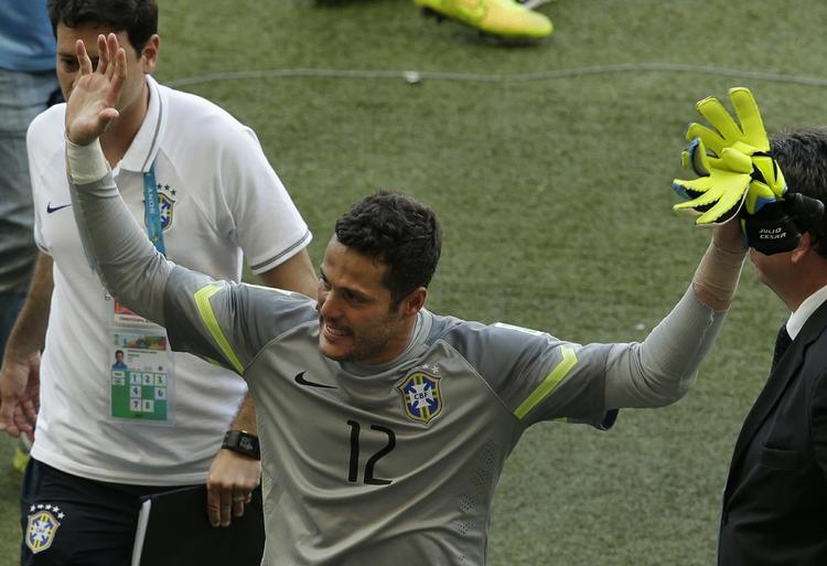 HELT. Julio César blev Brasiliens helt store helt, da han reddede tre straffespark. 