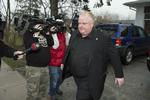 Ford tog sig en pause fra rådhuset i maj, midt i sin genvalgskampagne for i stedet at lade sig indlægge til afvænning, efter at nogle videoer var dukket op i løbet af det seneste år. Heraf fremgik det, at han havde røget crackkokain. 