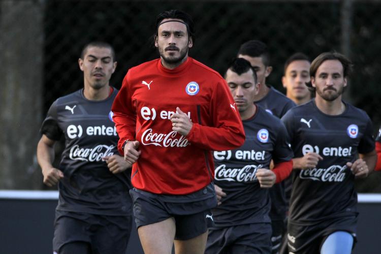 Mauricio Pinilla (forrest) havde et opgør med det brasilianske landsholds pressechef inden kampen. 