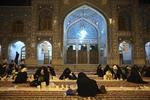 Deltagelse i ramadanen er en af de fem søjler i islam. De andre er trosbekendelsen, bøn, almisse og pilgrimsfærd. Her sidder en gruppe iranske kvinder og venter på solnedgang, så de kan begynde måltidet. 