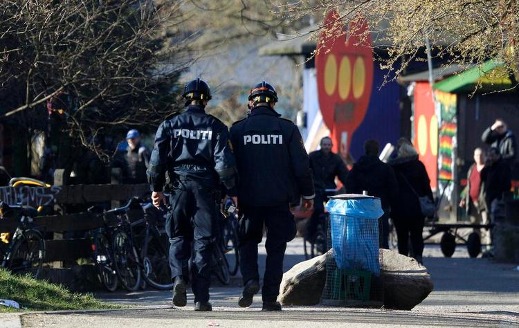 Politiaktion. »Ost« lyder råbet i Pusher Street, når politiet kommer. 