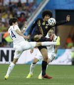 liga-VM. Belgiens Marouane Fellaini (th) er en af de mange spillere fra Premier League, der dominerer VM-slutrunden. 
