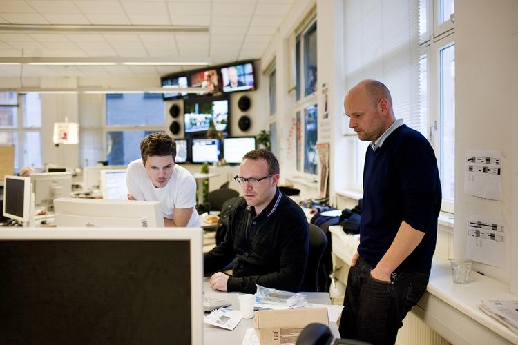 turbulent. Berlingske Media har været gennem en turbulent tilværelse, efter at mediehuset blev solgt til den norske industrikoncern Orkla i 2000. 