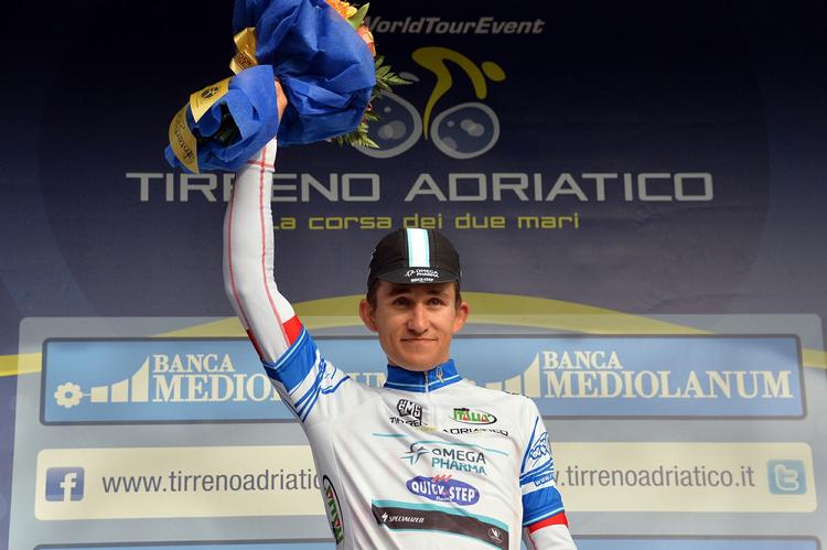 førertrøje. Michal Kwiatkowski var hurtigst på prologen i Paris-Nice - men der skulle regnes i hundrededele af et sekund. 