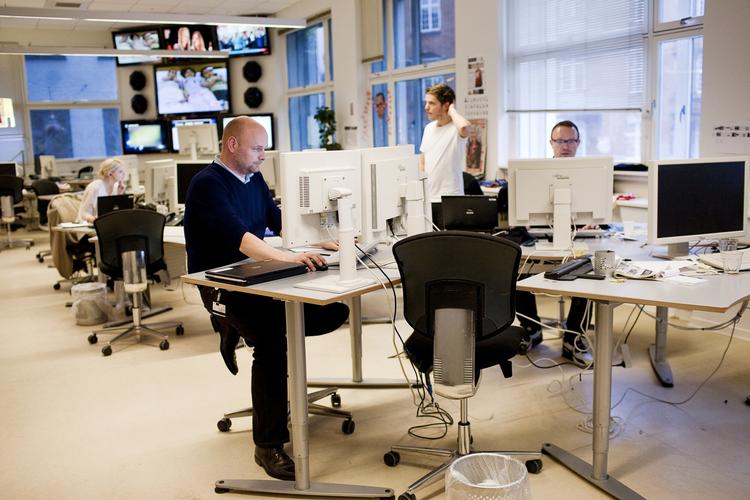 solgt. Berlingske Media har siden 2006 været ejet af britiske Mecom, men nu er huset i Pilestræde med alle dets aflæggere blevet købt af professionelle belgiske mediefolk. 