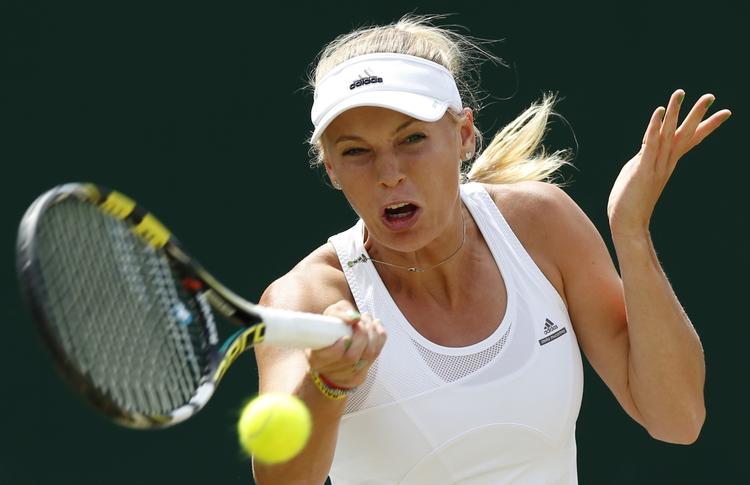 ude. Caroline Wozniacki fik altid vundet initiativet i opgøret mod den stærke tjekke Barbora Zahlavova Strycova. 