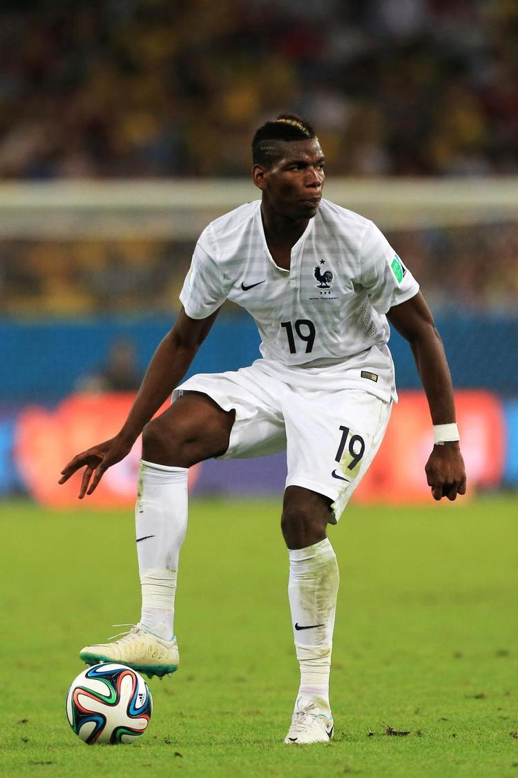 overblik. Poul Pogba er en afgørende brik i Frankrigs gode spil, der bl.a. skyldes midtbanespillernes gode overblik og energi. Arkivfoto: Nick Potts/AP 