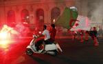 flag. Efter kampen mellem Algeriet og Rusland gik flokke af algiere amok i glædesrus i det sydlige Frankrig. Derfor forbydes brug af flag som på billedet i Nice. 