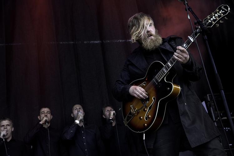 Kulsort. Get Your Gun blev startet i Aalborg og består af brødrene Andreas og Simon Westmark samt Søren Nørgaard. 