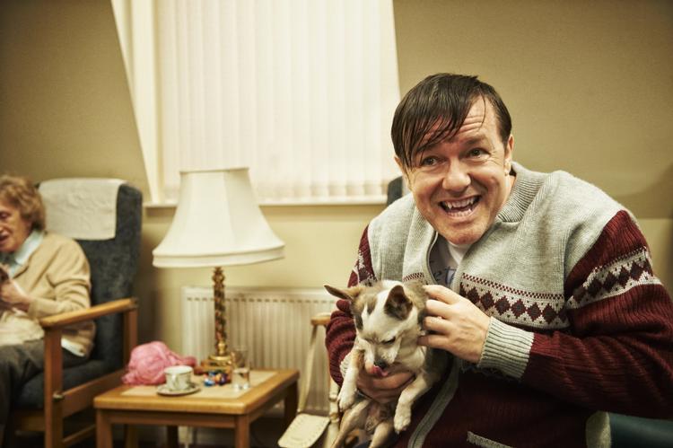 'Derek'. På Broadhill plejehjem i tv-serien 'Derek' er der god plads til skæve eksistenser. FOTO: Ray Burmiston/Netflix 