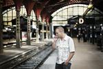 Slut. Dennis Christoffersen ryger en sidste cigaret på København Hovedbanegård. DSB afskaffer rygning på perronerne pr. 1. juli. 