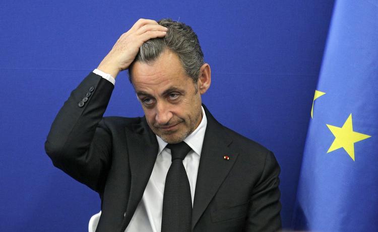 Afhørt. Sagen om den franske ekspræsident Nicolas Sarkozys mulige embedsmisbrug kan kompromittere de planer, han angiveligt har om at bejle til præsidentposten ved næste valg i 2017. Sarkozy var præsident i Frankrig fra 2007 til 2012. 