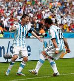 Makker. Angriberen Ezequiel Lavezzi (th.) kom ind i Argentinas kamp mod Nigeria og står til at overtage den skadeplagede Sergio Agüeros plads tæt ved Messi. Foto: Jon Super/AP 