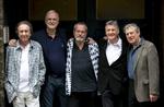 Farvel. Det bliver beskidt, lover pythonerne (fra venstre) Eric Idle, John Cleese, Terry Gilliam, Michael Palin og Terry Jones. De siger endegyldt farvel med livesteaming til hele verden 20. juli. 