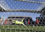 MÅLET. En yderligt placeret afslutning fra Angel Di Maria sad uden for Diego Benaglios rækkevidde. 