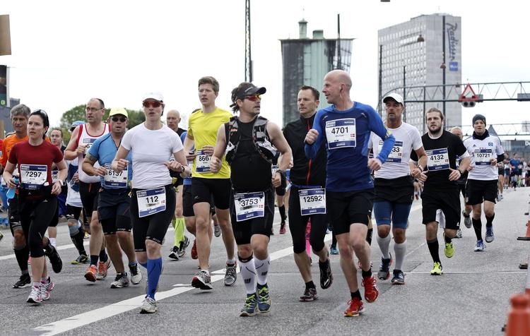 FARVEL. Aldrig har så mange dyrket ironman, triatlon og trænet til maraton. Men det tager tid. Ofte fra partner og børn. Og kan bruges som undskyldning for ikke at være så meget hjemme, som dem hjemme kunne tænke sig. (arkivfoto) 