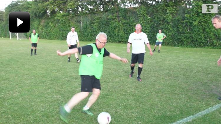 REVANCHE. Motionsredaktøren finder med fyrres år forsinkelse ud af, at det er sjovt at spille fodbold. 