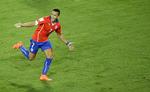 bytte-objekt? Alexis Sanchez har været en af de bedste spillere på et sprudlende Chile-mandskab under VM. 