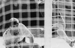 1967-1994. Andres Escobar forsøgte at dirigere John Harkes’  aflevering mod midten udenom mål, men i stedet passerede bolden målmanden til amerikansk føring. 