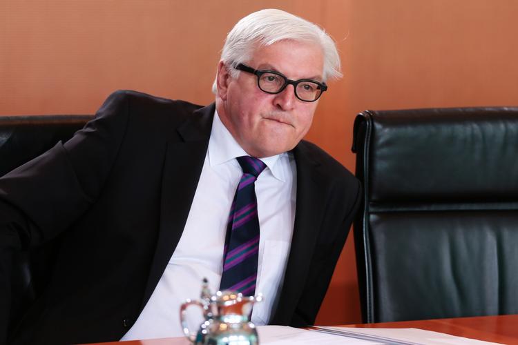 Mægling. Tysklands udenrigsminister, Frank-Walter Steinmeier, frygter, at kampene i det østlige Ukraine vil eskalere. I dag mødes han med udenrigsministrene fra Rusland, Ukraine og Frankrig for at finde fredelige løsninger på krisen. 