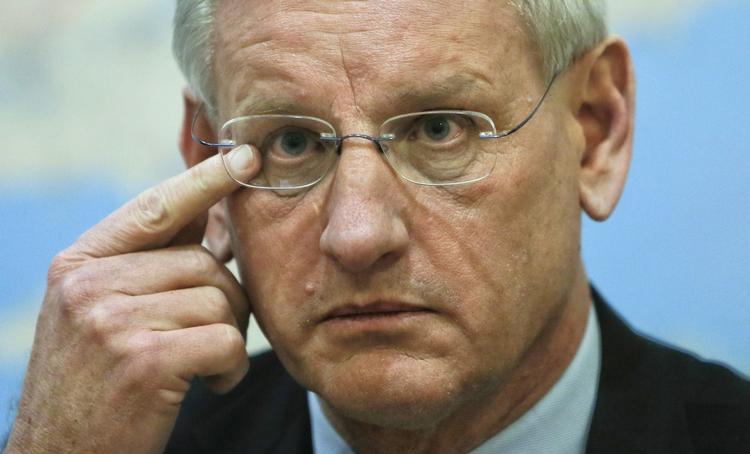 grænseoverskridende. Selv om Carl Bildt er konservativ, roser den svenske udenrigsminister Danmarks statsminister. 