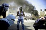 Gadekampe. Palæstinensere og israelske sikkerhedsstyrker har tørnet sammen siden i morges, efter at liget af en ung palæstinenser blev fundet. Palæstinensiske ledere anser mordet for at være en hævnaktion, efter at tre israelske teenagere blev fundet dræbt i forgårs. 