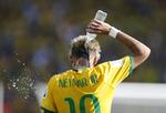 Stjernen. Neymar har døjet med en skade, men siger nu, at han nok skal spille i morgen. 