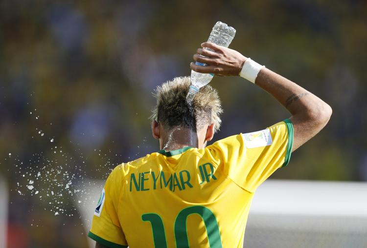 Stjernen. Neymar har døjet med en skade, men siger nu, at han nok skal spille i morgen. 