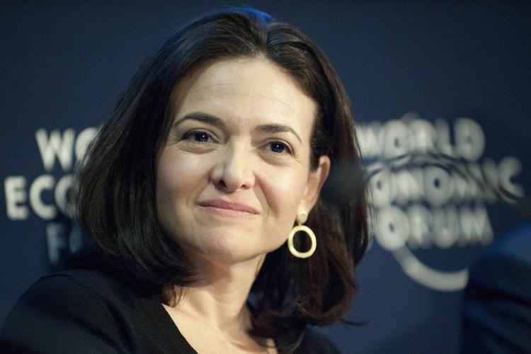 Facebook-direktør, Sheryl Sandberg undskylder nu for kommunikationen i forbindelse med det sociale eksperiment, mediet har udført i 2012 på 689.000 mennesker. 