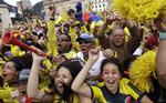 VM-titlen. Colombianske fan er samlet til VM på storskærm i Bogota, Colombia, under kampen mod Uruguay. 