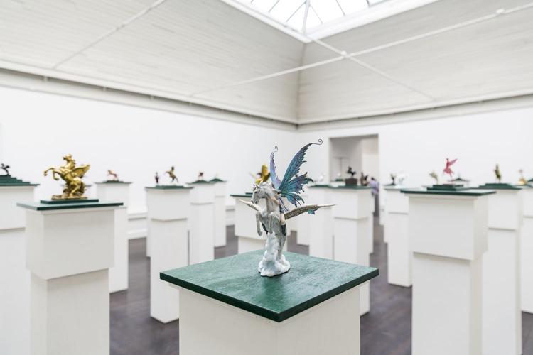 Frie. Der er for nyligt åbnet sommerudstilling på Den Frie, som er kurateret af internationale kunstnere. 