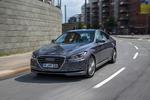 pompøs. Hyundai Genesis skal bryde ind på prestigeklassen, hvor kunderne betaler 1 million kroner for bilen. 