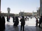Centrum. Qom er blevet det islamiske centrum i Iran. Det var her, ayatollah Khomeini studerede og prædikede, indtil han blev sendt i eksil, og det er stadig her, modstanden mod Vesten stikker måske allerdybest i Iran. 