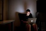 Overvåget. Du kan selvfølgelig droppe helt ud af Facebook, hvis du vil undgå at dine data bliver brugt og misbrugt. Men du kan også følge denne guides råd, hvisd u vil minimere risikoen. 