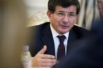 frigivelse. Den tyrkiske udenrigsminister Ahmet Davutoglu kunne i dag fortælle, at 32 tyrkiske lastbilchauffører er sat fri af den islamistiske bevægelse Isis. 