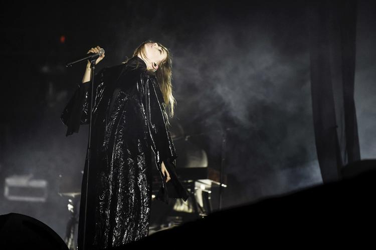 lyspunkter. Med hjertevarme versioner af stærke sange som 'Get Some', 'I Follow Rivers' og 'Youth Knows No Pain' cementerede det, at Lykke Li er i sin egen liga. 