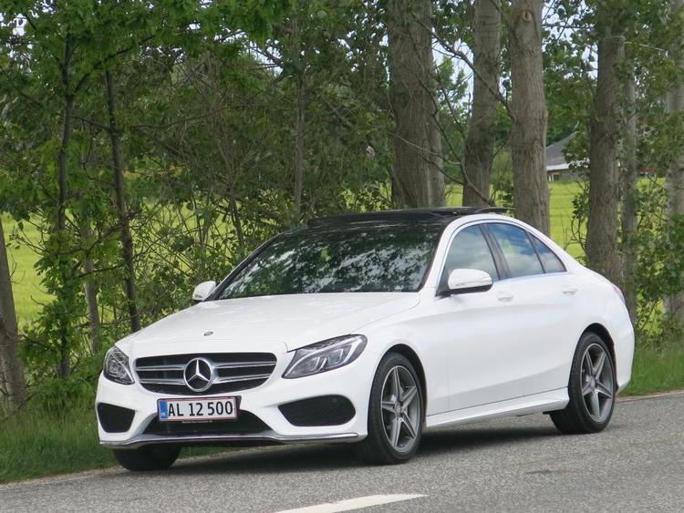 kikser. En del eksemplarer af den nye Mercedes C-klasse har en airbag, der ikke fungerer godt sammen med en barnestol på forsædet. Allan Graubæk 