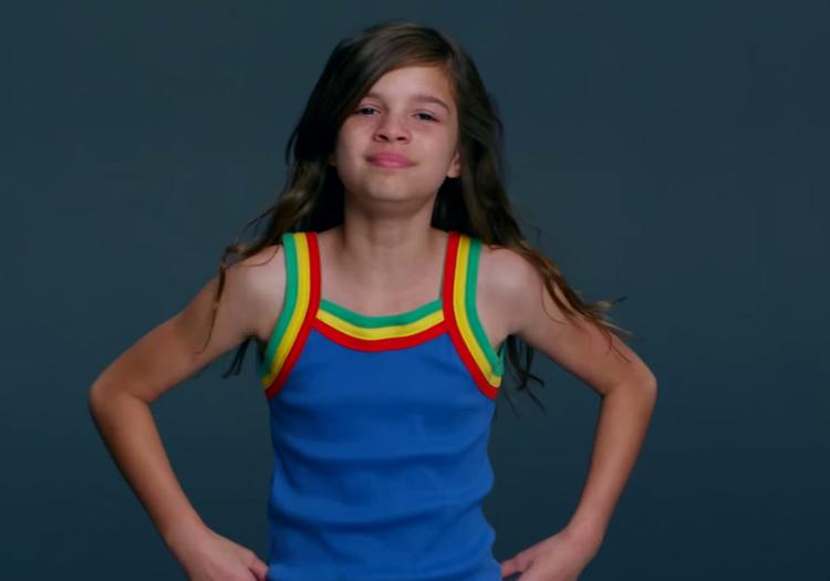 STÆRK. 10-årige Dakota (bill.) fra #LikeAGirl-videoen, vil ikke finde sig i at det skal være nedsættende at gøre noget »som en tøs«. Videoen er ugens store hit på YouTube. (Foto: Screenshot/YouTube 