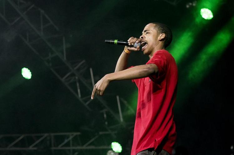 Tamt. Earl Sweatshirt havde fået æren af at åbne årets Roskilde Festival, men gav for ensidig en koncert til at kunne kaldes en flyvende start. 