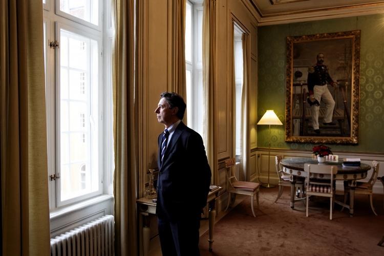hofchef. Gennem 11 år har hofmarskal Ove Ullerup stået i spidsen for dronningens hof. Fra september er det slut. Han har i stedet ønsket at vende tilbage til udenrigsministeriet, hvor han skal være ambassadør. 