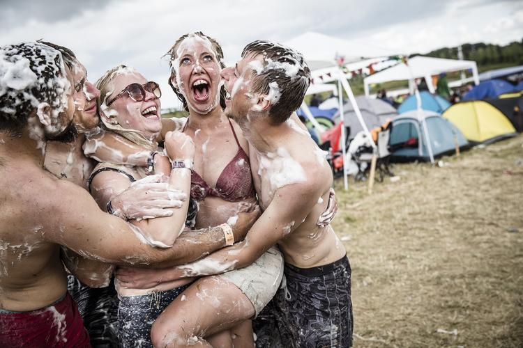 Skumfest i L-områder. 