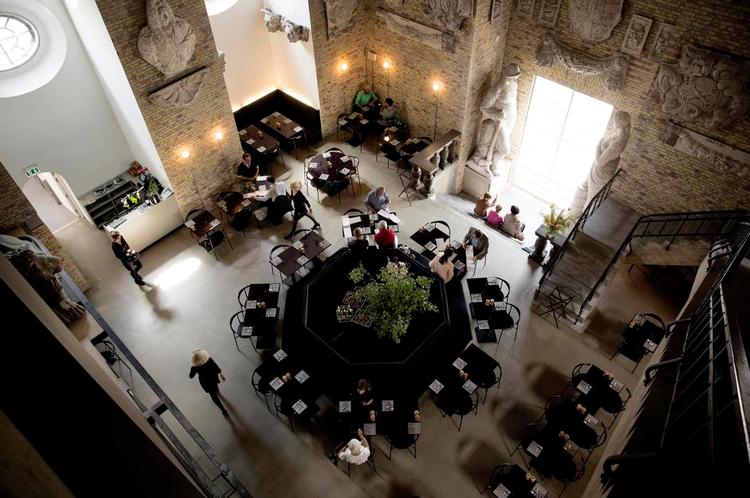 Oppefra. Det var et slag for demokratiet, da Restaurant Tårnet i juni åbnede et af de mest hemmelige og utilgængelige steder i magtens centrum for befolkningen. 