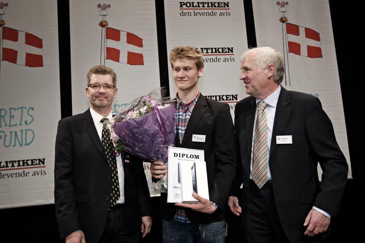 HYLDET. I 2012 blev Viktor Bromer nomineret til Årets Fund og hyldet af overborgmester Frank Jensen (tv.) og DIF's formand, Niels Nygaard, for en 9.-plads i afstemningen. 