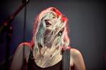Kunstrock. Warpaints dagdrømmende søvngængerrock passede godt ind i den støve festivalstemning, men nåede aldrig deres albumers højde. 