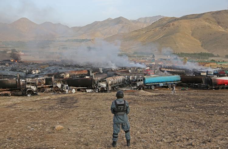 Brand. 400 lastbiler er i brand i nærheden af Kabul. 