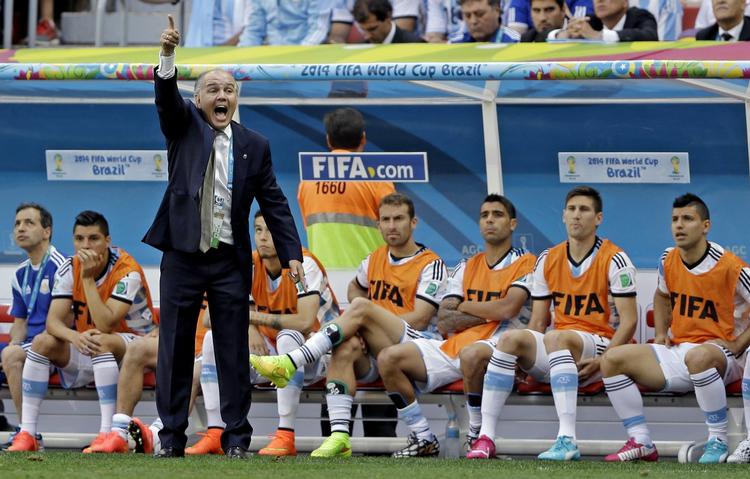TRIUMF. Argentinas træner Alejandro Sabella frygter at profilen Angel di Maria er ude af VM med en skade. 